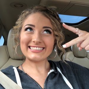 Meet your Posher, Daphne